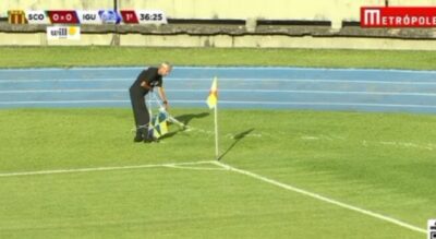 Jogo Sampaio x Iguatu paralisado após pipa cair no gramado do Estádio Castelão