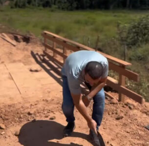 Ponte de Madeira de 2 metros vira “obra do século” em Penalva, enquanto prefeito prepara shows milionários no aniversário da cidade