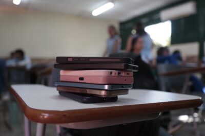 CNE publica diretrizes para educação digital e uso de celular