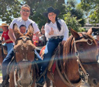 Roberto Rocha participa da cavalgada da Expoimp ao lado de lideranças locais
