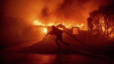 Paris Hilton, Ben Afleck e outros: famosos deixam casas após incêndios em Los Angeles