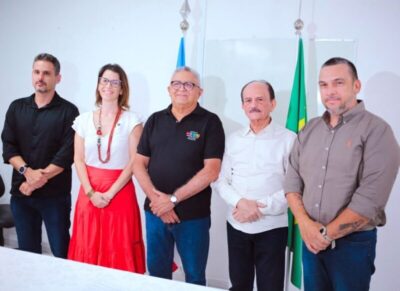 Prefeito Dr.Julinho assina acordo de cooperação técnica para otimização da coleta seletiva de resíduos