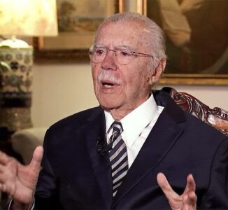 Ex-presidente José Sarney comemora 95 anos com festa em São Luís