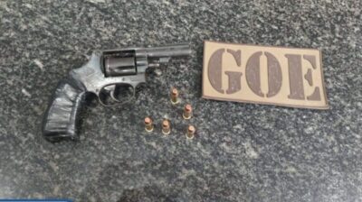 EQUIPE DO GOE FAZ APREENSÃO DE ARMA DE FOGO NO BAIRRO DONDONA SOARES EM PINHEIRO
