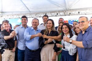 Gestores comemoram entrega de 72 ambulâncias pelo Governo do Maranhão
