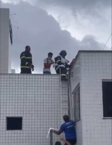 Bombeiro resgata recém-nascido durante incêndio na Maternidade Natus Lumine, em São Luís