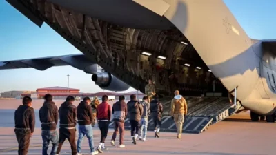 Primeiro voo com brasileiros deportados por Trump chega ao Brasil hoje