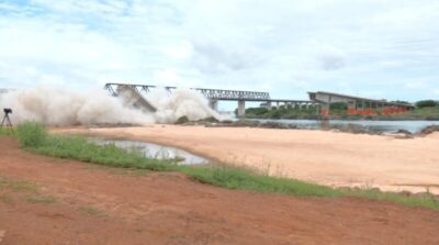 Vídeo mostra implosão da estrutura que sobrou de ponte que desabou entre o Tocantins e o Maranhão