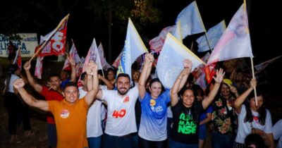 Multidão enche as ruas para acompanhar Dudu Diniz em caminhada histórica em SJR