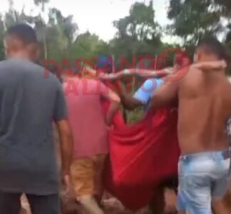 JOVEM É CARREGADA NUMA REDE NA ESTRADA DA SOROROCA EM SÃO BENTO