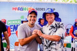Brandão e Paulo Casé comemoram entrega de equipamentos do ‘Minha Renda na Praia’ aos ostreiros, neste domingo (23)