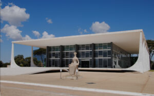 Brasília- Explosão em frente ao STF resulta em uma morte