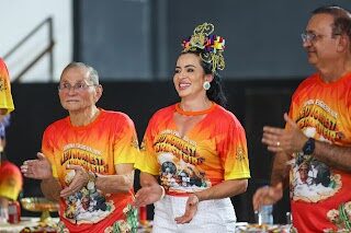 Considerada a rainha da cultura do Maranhão, Audreia Noleto recebe homenagens de grupos juninos