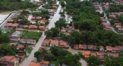 Forte chuva provoca alagamentos em Presidente Vargas