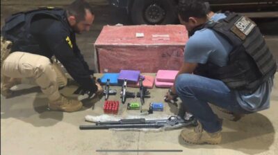 PRF apreende armas, munições, e drogas durante fiscalização a ônibus na BR-135, em São Luís