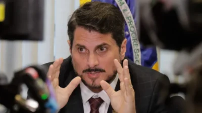 Moraes nega devolução de pistola para senador Marcos do Val