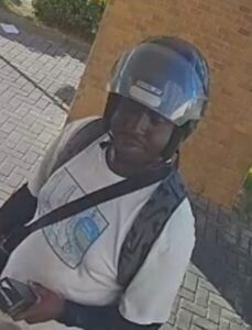 Polícia divulga foto de suspeito de aplicar golpe com falsas entregas de flores
