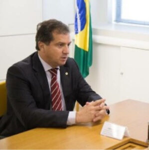 Os cofres falam mais alto que o povo no Maranhão?