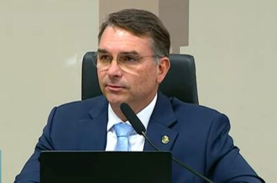 Flávio Bolsonaro pede impeachment de Moraes no Senado