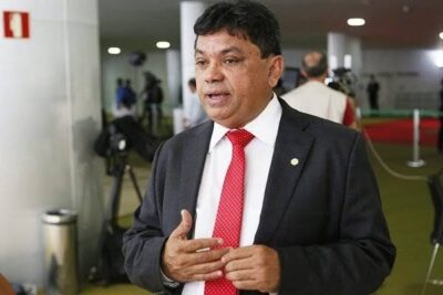 É muita cara de pau, deputado!
