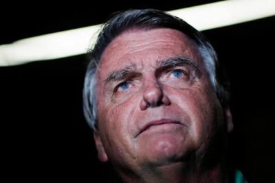 Moraes rejeita prisão de Bolsonaro, mas mantém tornozeleira e restrições