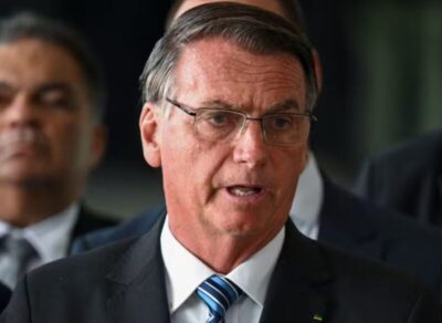 URGENTE: Bolsonaro passa mal e é transferido de helicóptero para hospital