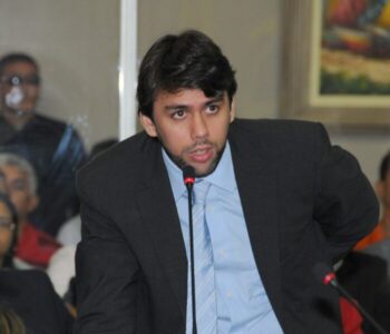 Pedro Lucas teria beneficiado prefeitura do pai com milhões em emendas do orçamento secreto