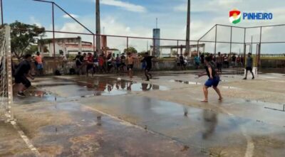 Torneio de futsal coloca adolescentes em risco em quadra abandonada: gestão “Reconstruir e Avançar” é alvo de críticas em Pinheiro