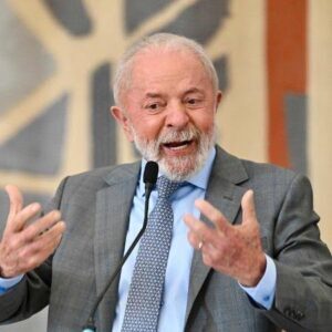 Presidente Lula é diagnosticado com labirintite após mal-estar e permanece em repouso.