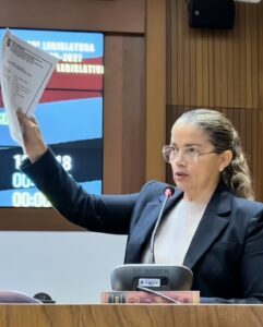 Deputada Mical Damasceno pede renúncia de Felipe Camarão na tribuna da ALEMA.