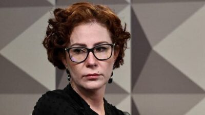 Moraes solicita atuação da AGU para garantir extradição de Carla Zambelli