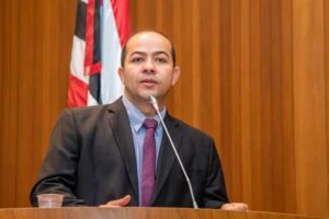 Em meio à calamidade financeira, prefeito Rildo Amaral autoriza quase R$ 6 milhões para aluguel de estruturas festivas sem licitação direta.