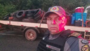 Caminhão apreendido com pneus escancara possível protesto fabricado na Baixada com financiamento político.
