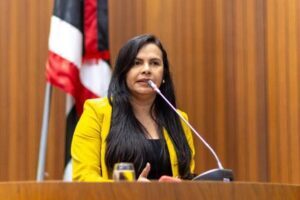 Ana do Gás manda recado à oposição e parabeniza reajuste salarial dos militares no Maranhão.