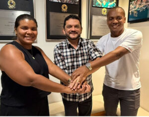 Vice-prefeita de Cajari e vereador declaram apoio à reeleição do deputado Cláudio Cunha em 2026.