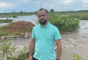 Enquanto Palmeirândia vive no breu, prefeito Edilson torra quase 3 milhões em festas e contratos de iluminação que nunca acenderam um poste