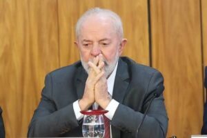 Pesquisa Atlas mostra aumento na reprovação ao governo Lula, que atinge 49,4 por cento