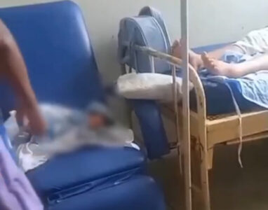 Recém Nascido dorme em cadeira por falta de estrutura na Maternidade de Pinheiro