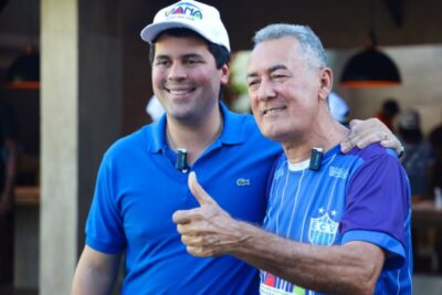 Prefeito Carrinho ao lado do Ministro dos Esportes, André Fufuca, sorteia moto e entrega material esportivo na abertura do Copão do Povo
