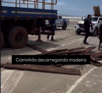 Ação interrompe construções irregulares na Praia do Olho de Porco