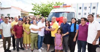 COM APOIO DE ALUÍSIO SANTOS, PREFEITA BELEZINHA FINALIZA SEMANA ENTREGANDO PARA A POPULAÇÃO A 5ª AMBULÂNCIA DE SUA GESTÃO