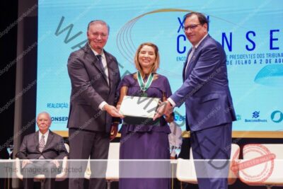 Iracema Vale é homenageada pelo Poder Judiciário com a Medalha do Mérito do Consepre