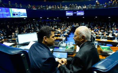 Senado tem plenário lotado para homenagem a José Sarney
