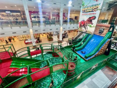 Parquinho do Rio Anil Shopping mergulha na pré-história com atração inspirada em dinossauros para a criançada