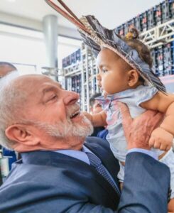 Governo Lula paga R$ 15 milhões a ONG ligada ao PT para tirar lixo em terra indígena