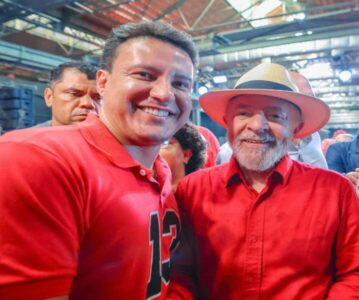 Felipe Camarão participa do aniversário do PT no Rio de Janeiro ao lado de Lula
