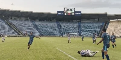 Jogador do MAC é atingido por linha de pipa, no Estádio Castelão