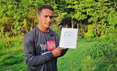 Bequimãoense recebe placa do YouTube após atingir marca de 100 mil inscritos