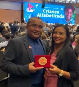Em Brasília, prefeito Nivaldo Araújo recebe Selo Ouro do Compromisso Nacional Criança Alfabetizada