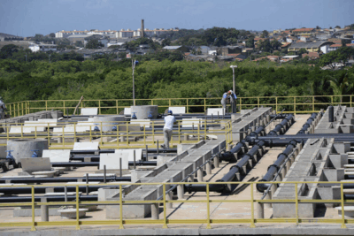 Governo do Maranhão vistoria obra de esgotamento sanitário e entrega reforma de cinco Iemas em São Luís